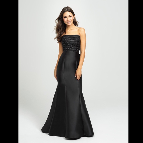 Dresses & Skirts - NWT Madison James off shoulders mermaid Gown